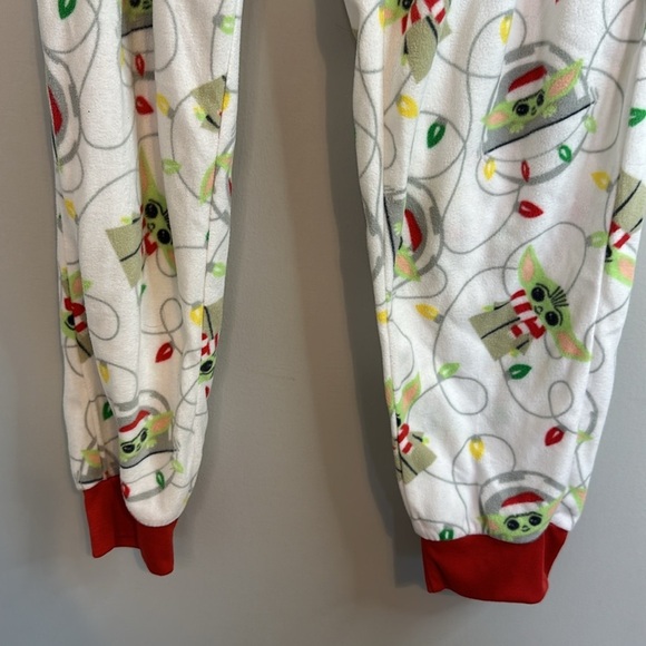 Star Wars Baby Yoda Grogu Christmas Holiday Pajamas Snow Comfy Women’s Medium - Picture 6 of 8